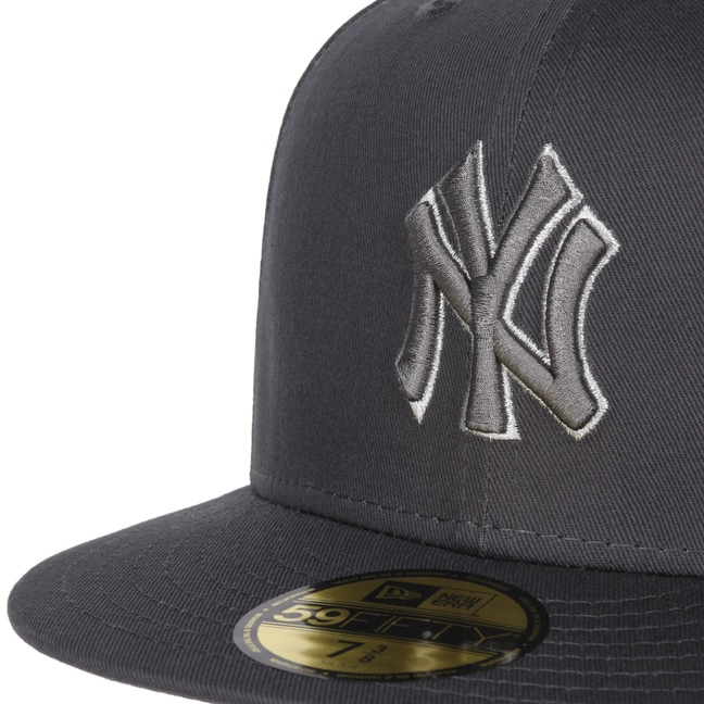 59Fifty Metallic Outline Yankees Cap by New Era --> Shop