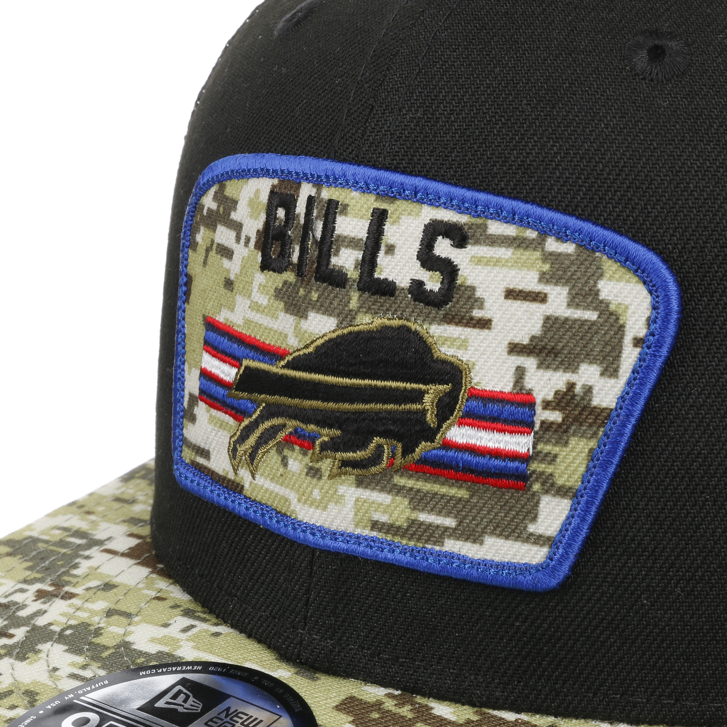 Bills New Era 2023 Salute to Service Knit Hat