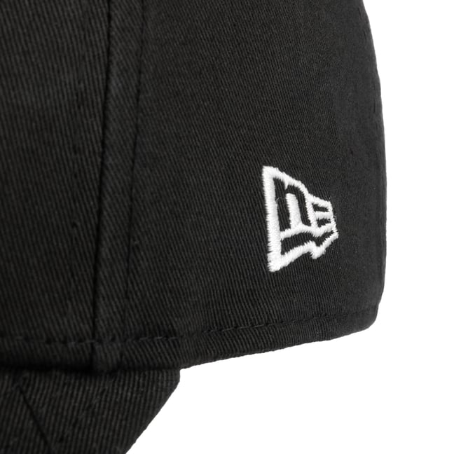 9Forty Goofy Sports Cap by New Era - 24 