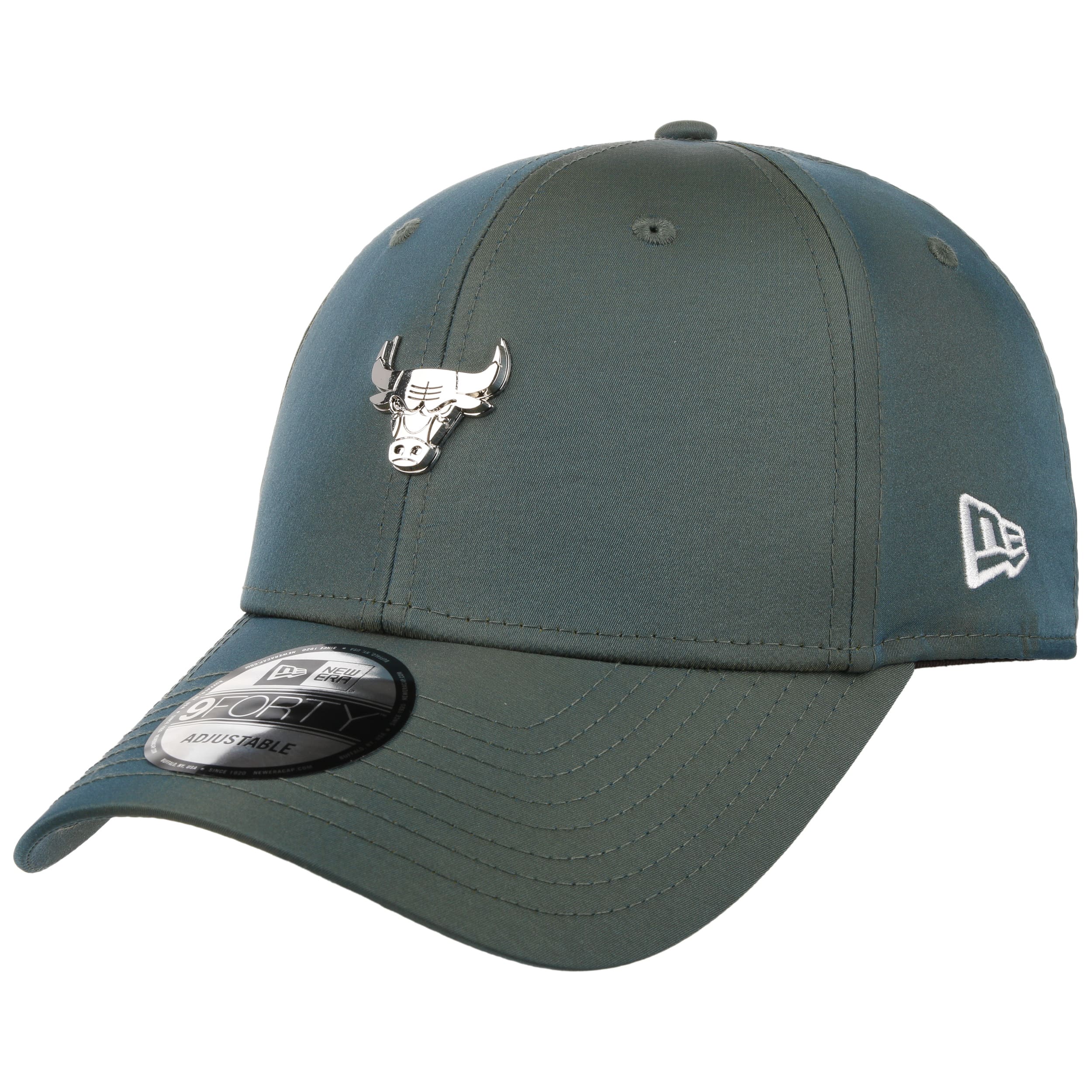 9Forty-NBA-Tech-Bulls-Cap-by-