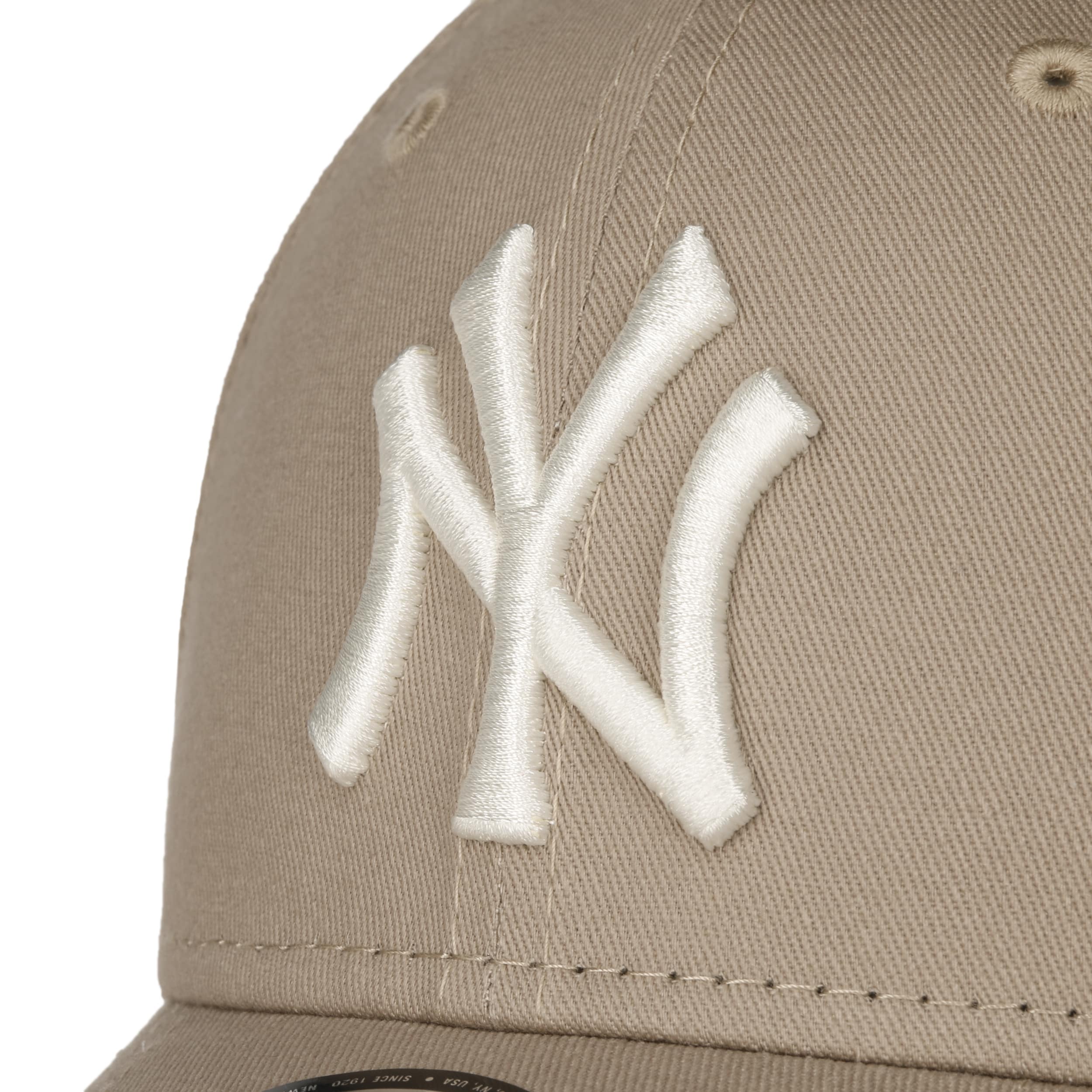 9Forty Yankees MLB Essential Cap by New Era --> Shop Hats