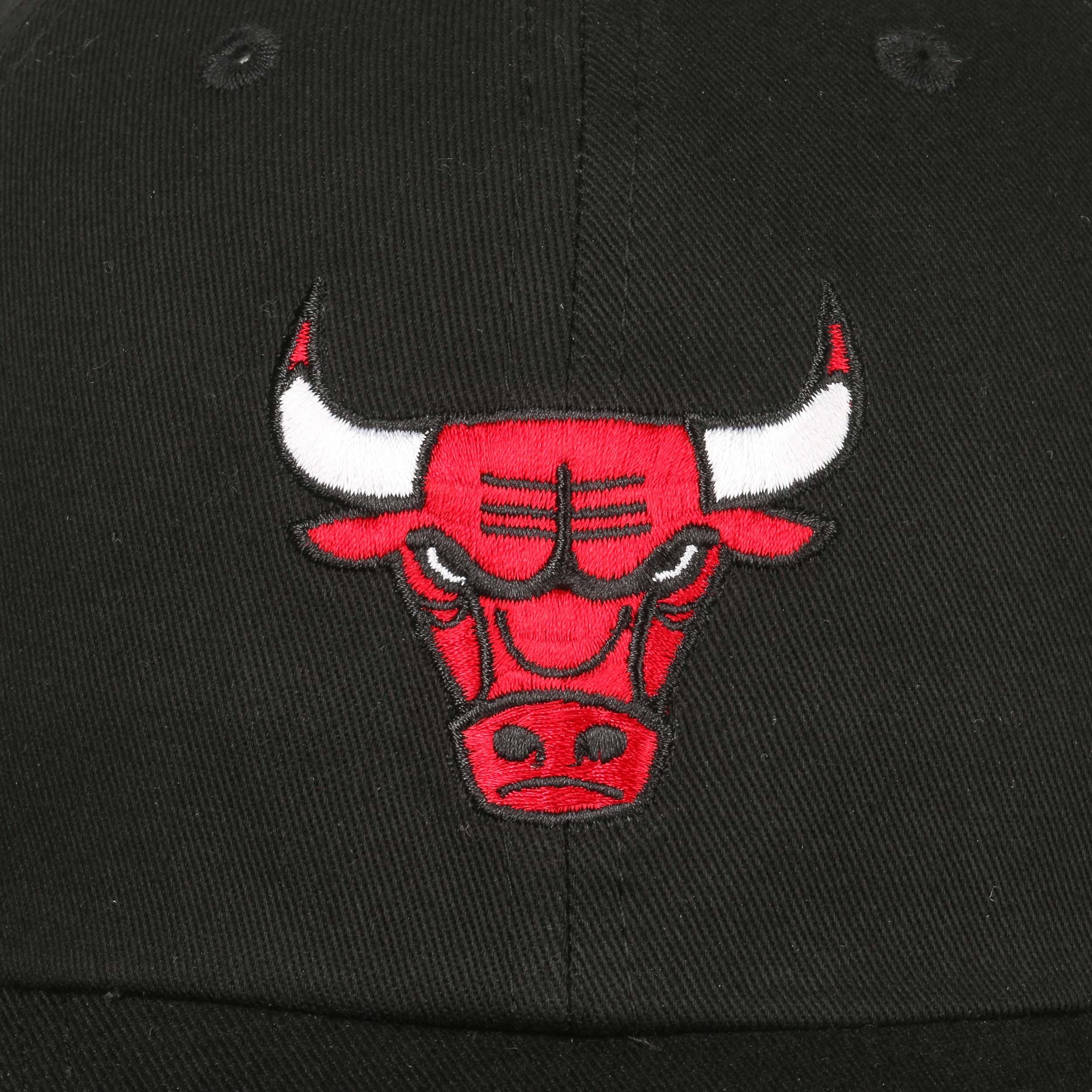 Bulls Strapback Cap by Mitchell & Ness - 26,95