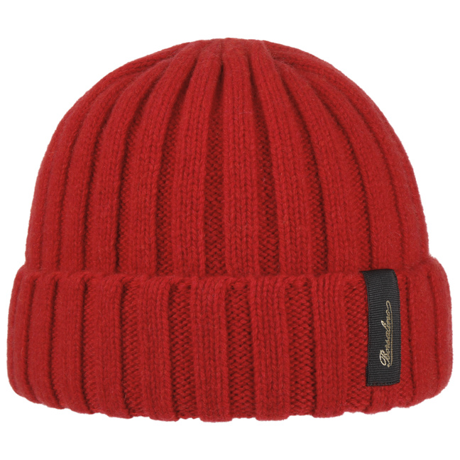 red skully hat