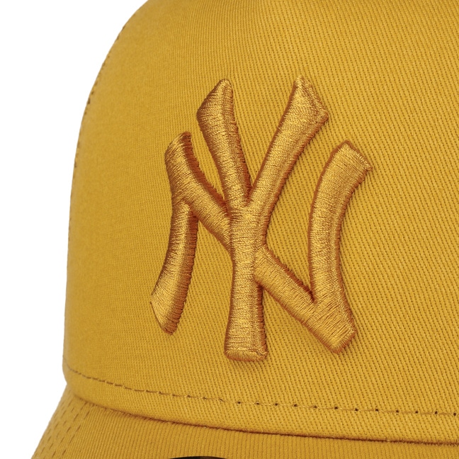 Essential-Mono-Yankees-Trucker