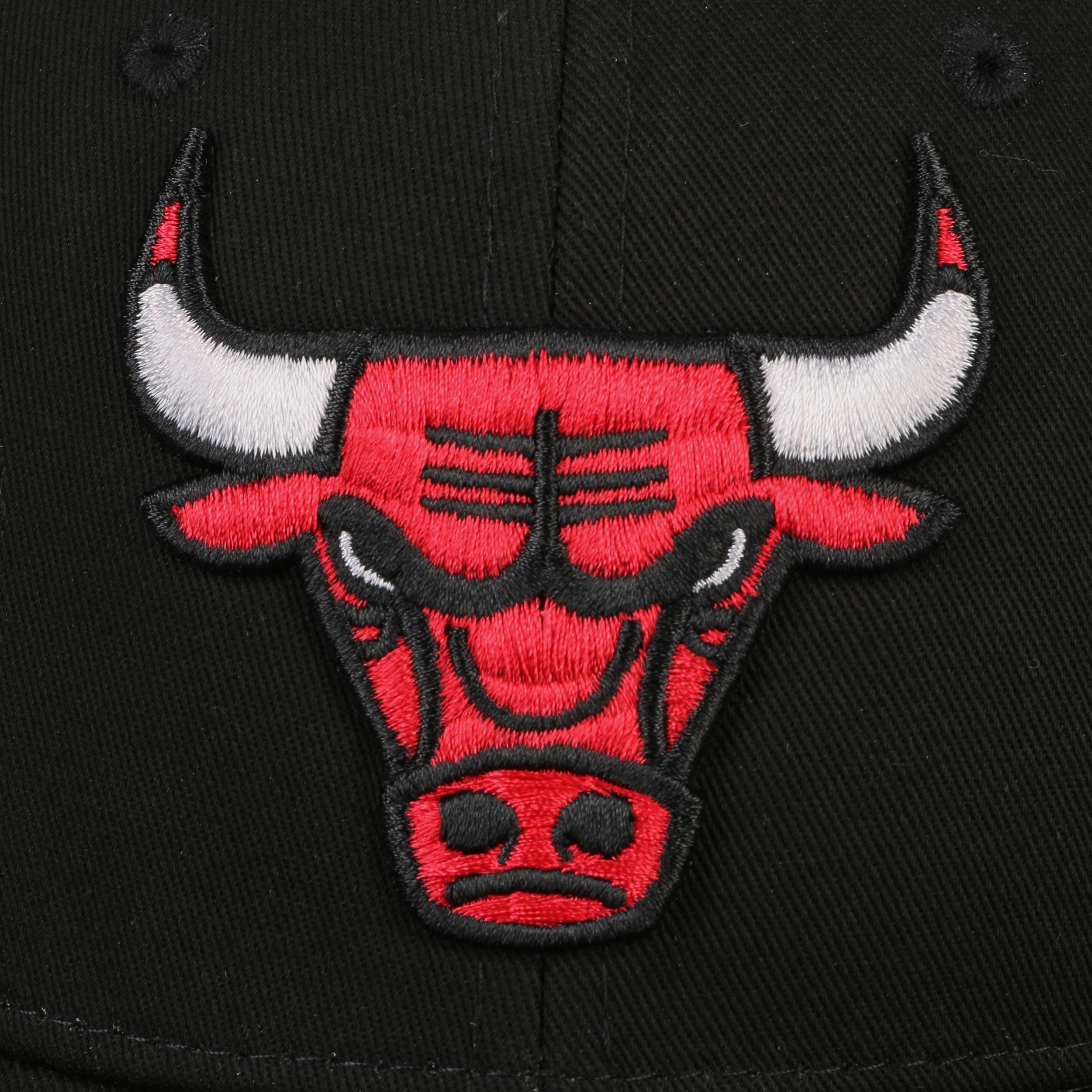 Low Profile Bulls Cap by Mitchell & Ness - 26,95