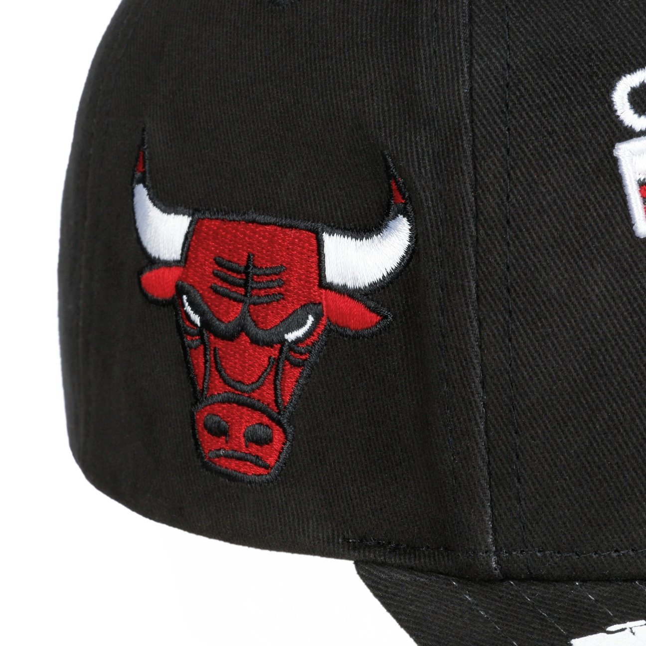 Chicago Bulls Snapback Cap by Mitchell & Ness --> Shop Hats, Beanies & Caps  online ▷ Hatshopping