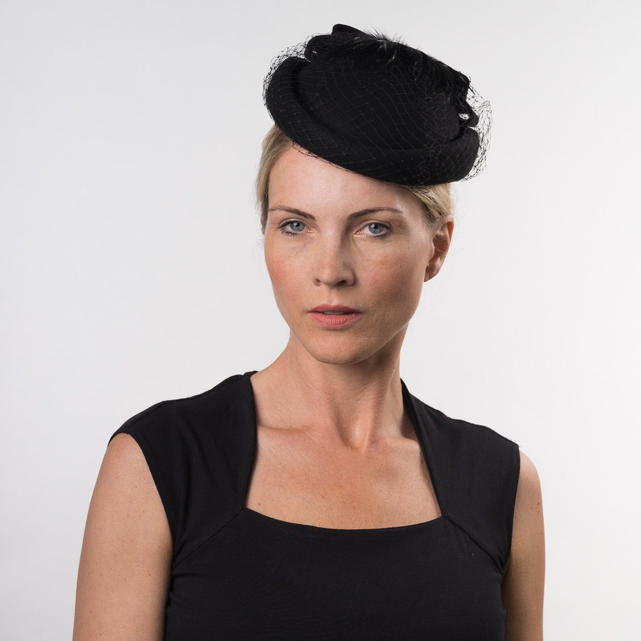 Pillbox Hat with Veil by McBURN 62,95