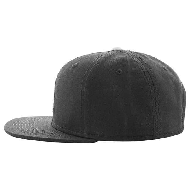 W Letter Snapback Cap - 21,95 €