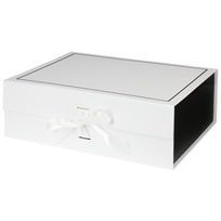 White Gift Box with Magnetic Closure - 21,95 &euro;